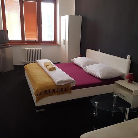 Hotel Koruna Rožnov pod Radhoštěm Extérieur photo