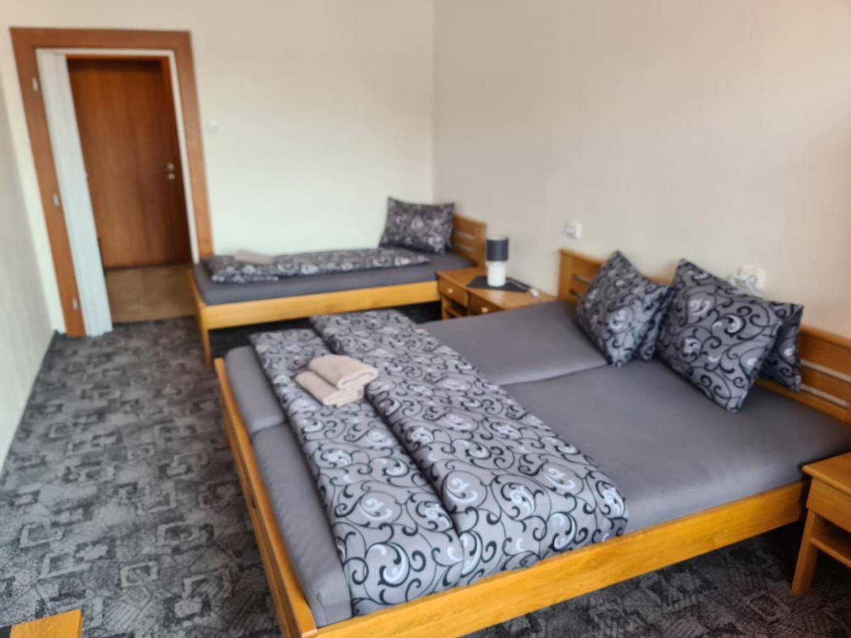 Hotel Koruna Rožnov pod Radhoštěm Extérieur photo