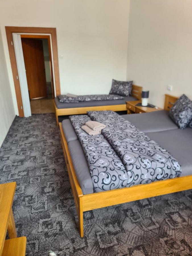 Hotel Koruna Rožnov pod Radhoštěm Extérieur photo