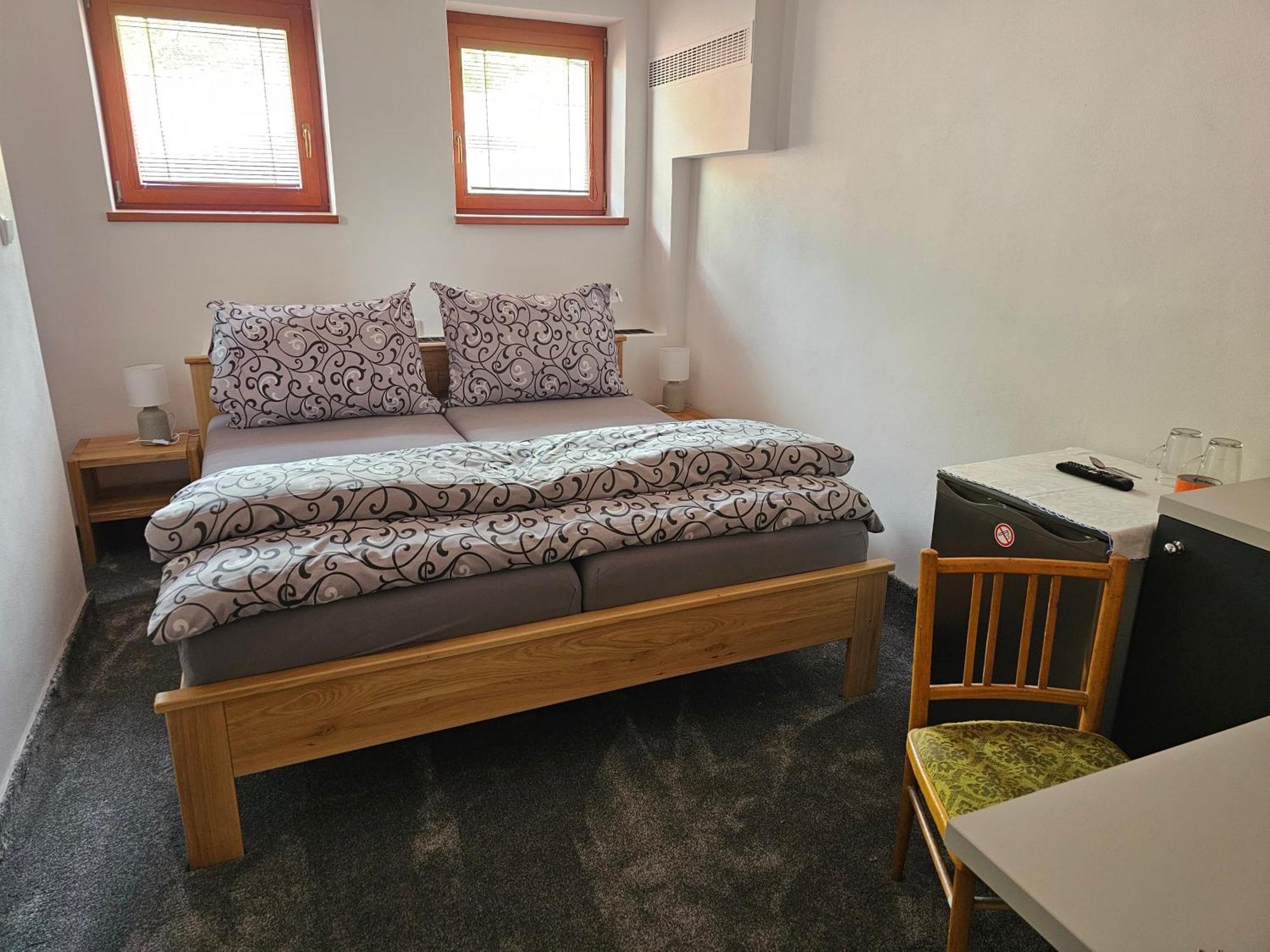 Hotel Koruna Rožnov pod Radhoštěm Extérieur photo