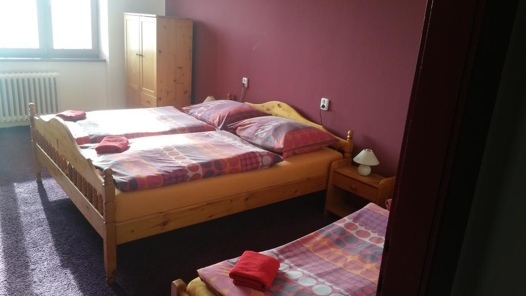 Hotel Koruna Rožnov pod Radhoštěm Chambre photo
