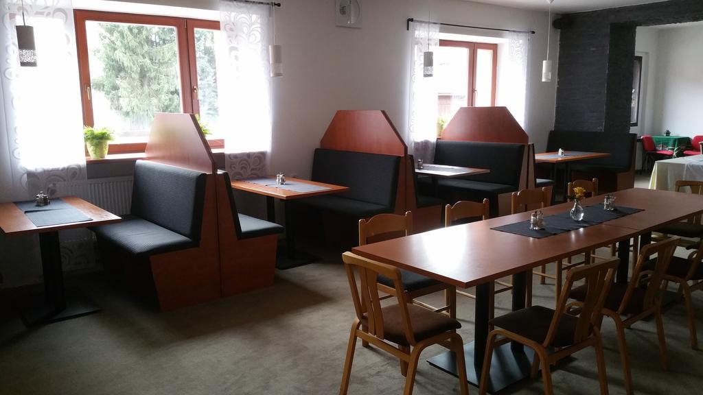 Hotel Koruna Rožnov pod Radhoštěm Extérieur photo