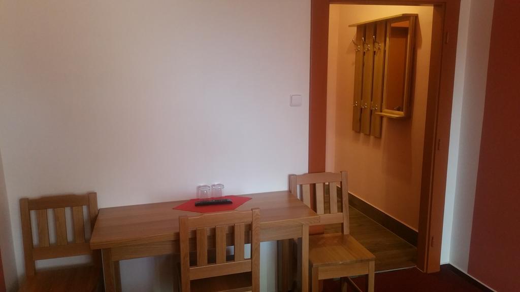 Hotel Koruna Rožnov pod Radhoštěm Extérieur photo