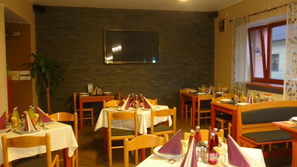 Hotel Koruna Rožnov pod Radhoštěm Extérieur photo