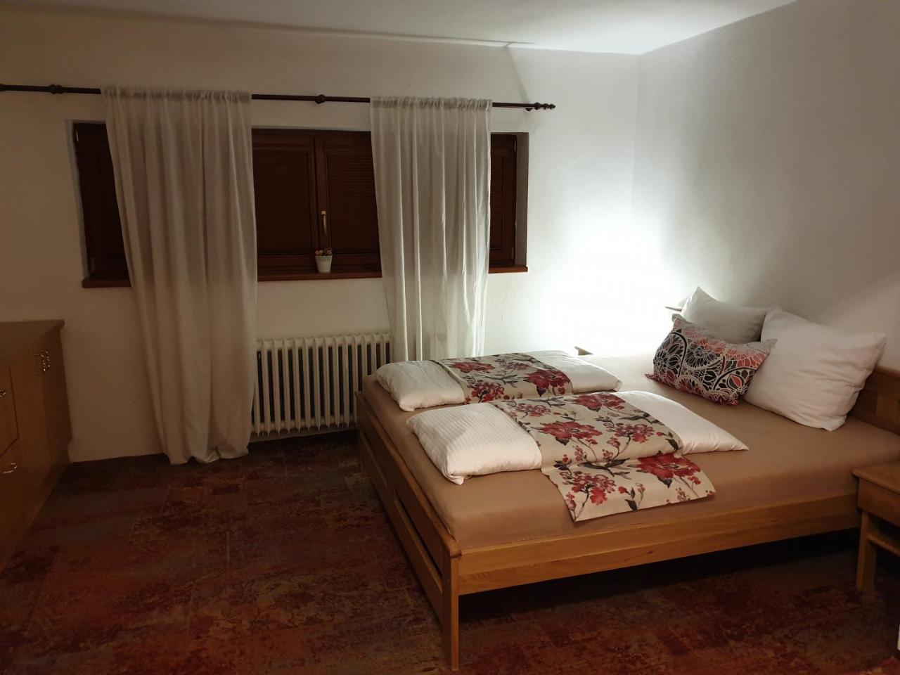 Hotel Koruna Rožnov pod Radhoštěm Extérieur photo
