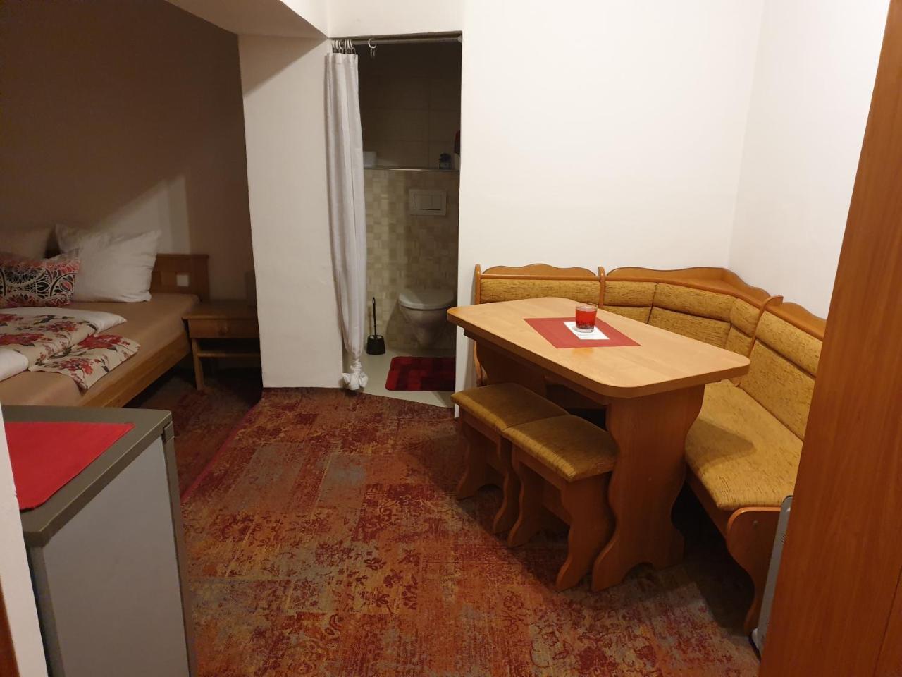 Hotel Koruna Rožnov pod Radhoštěm Extérieur photo