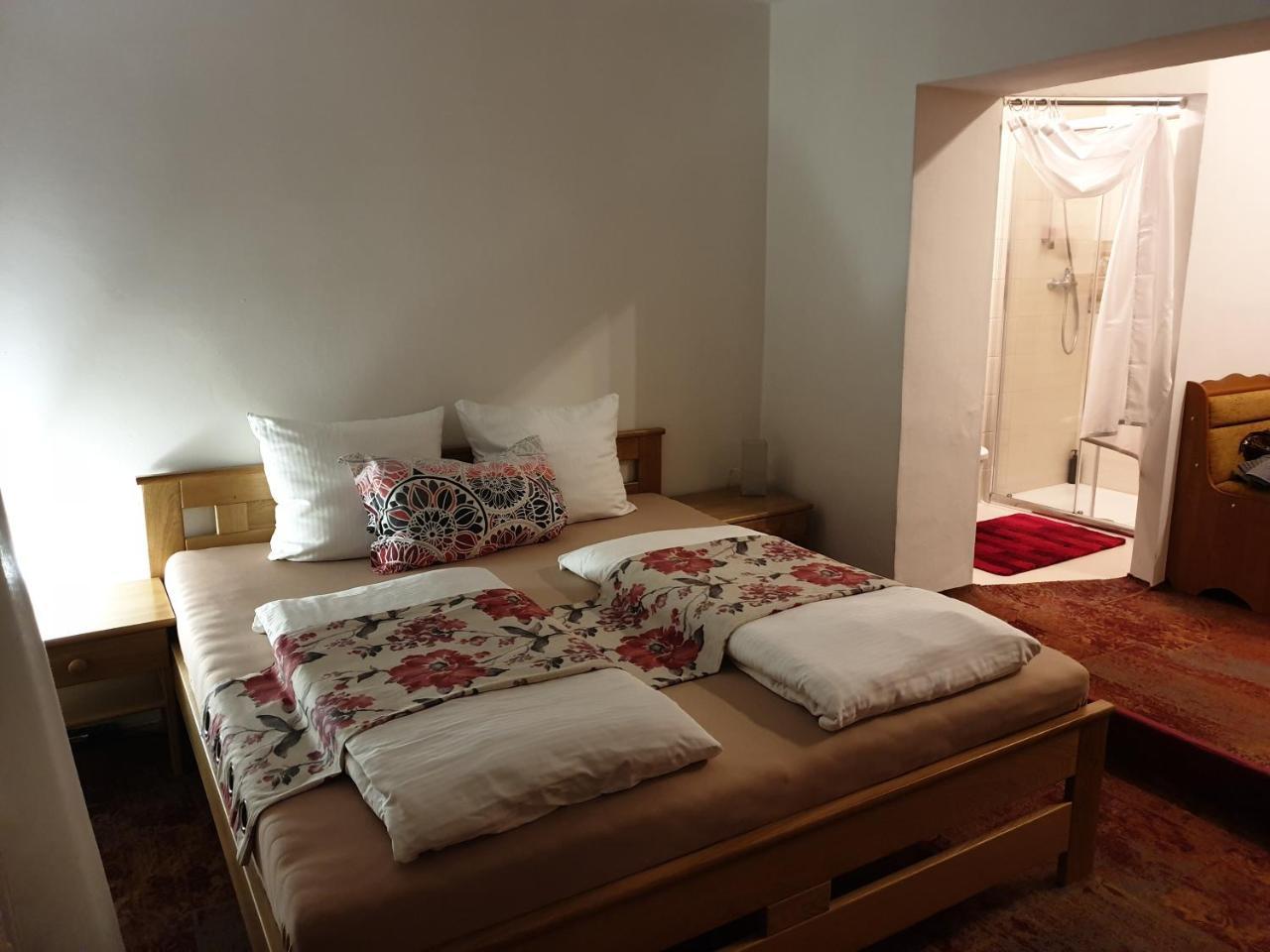 Hotel Koruna Rožnov pod Radhoštěm Extérieur photo